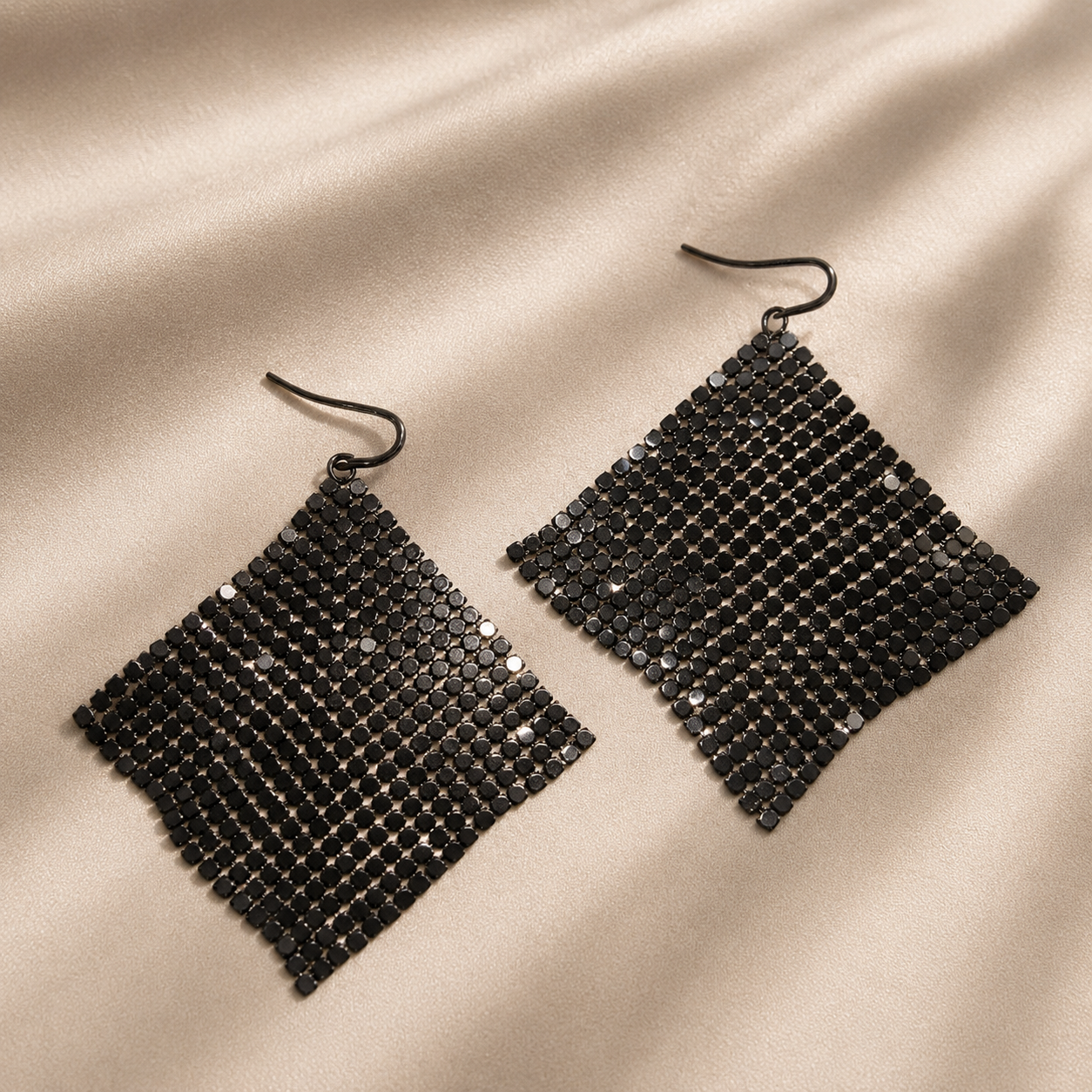 Midnight Mesh Earrings 午夜魅影耳環